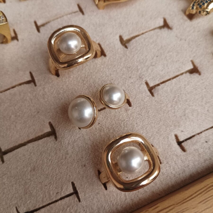 Anillo "Perla Enmarcada" Vintage Moderno